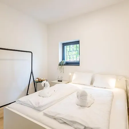 Almavirag Pihenohaz By Bltn * Siófok