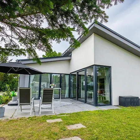 Almavirag Pihenohaz By Bltn Apartman Siófok