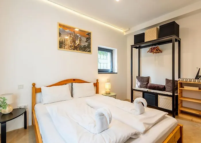 Almavirag Pihenohaz By Bltn * シオーフォク