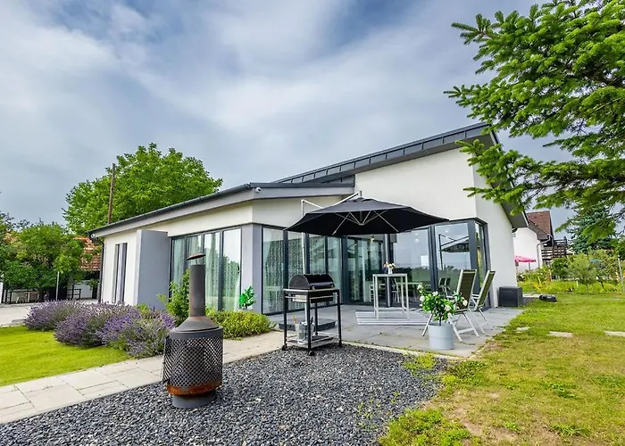 Almavirag Pihenohaz By Bltn *