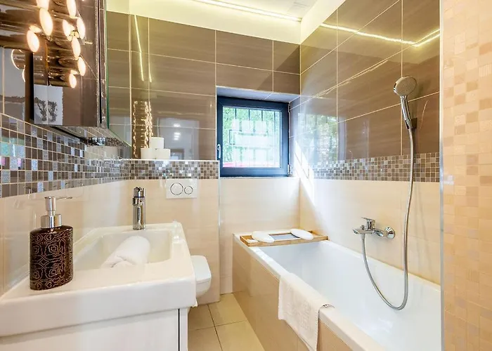 Almavirag Pihenohaz By Bltn