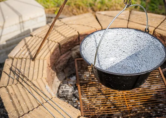 Almavirag Pihenohaz By Bltn アパート